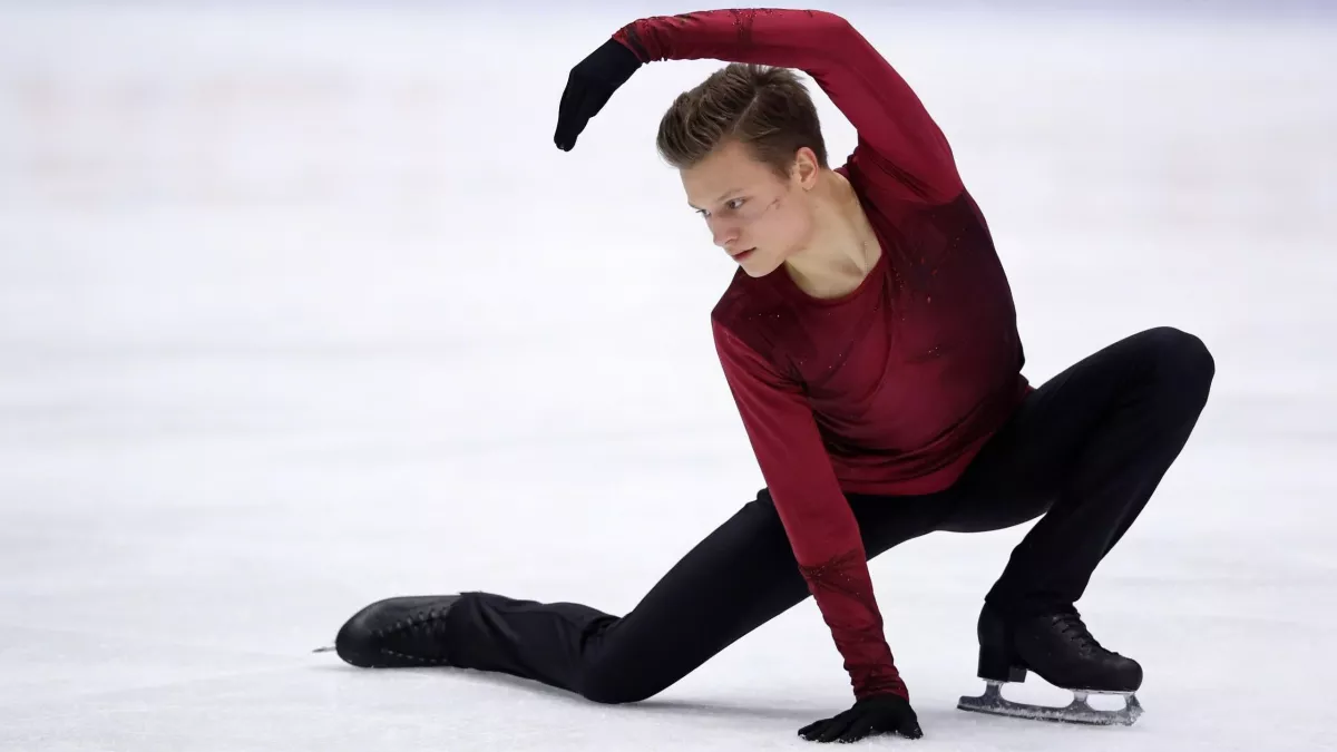 22-летний Семененко уже титулованнее Гуменника: будущий врач покоряет лёд