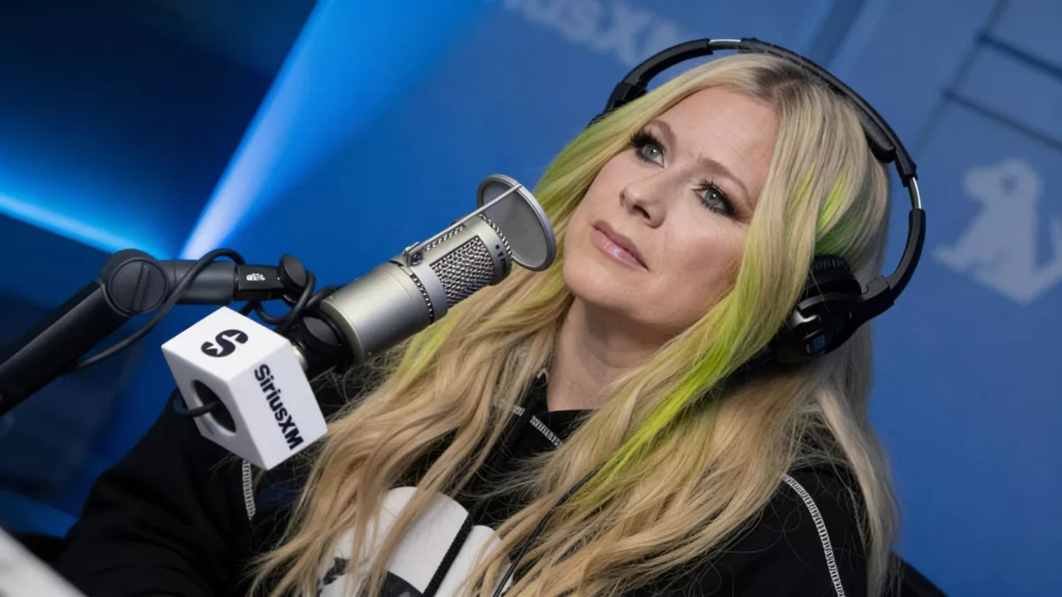 Аврил Лавин отказалась от концерта в Москве из-за болезни Лайма