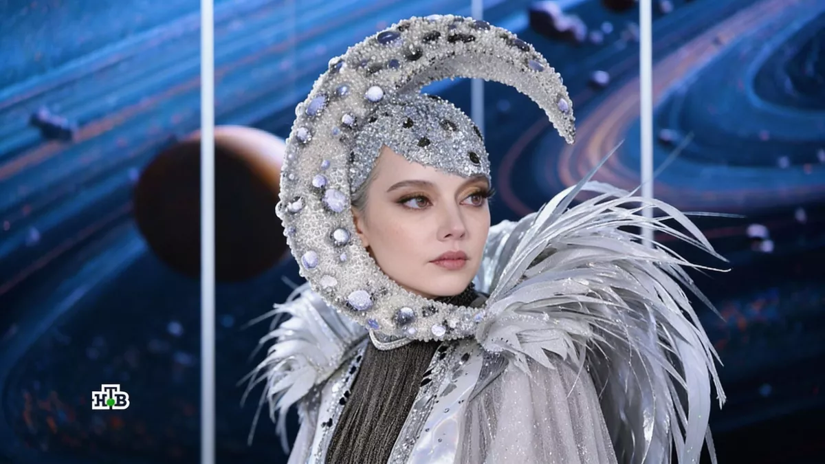 11 участников «Маски» сражались за выживание в праздничный вечер