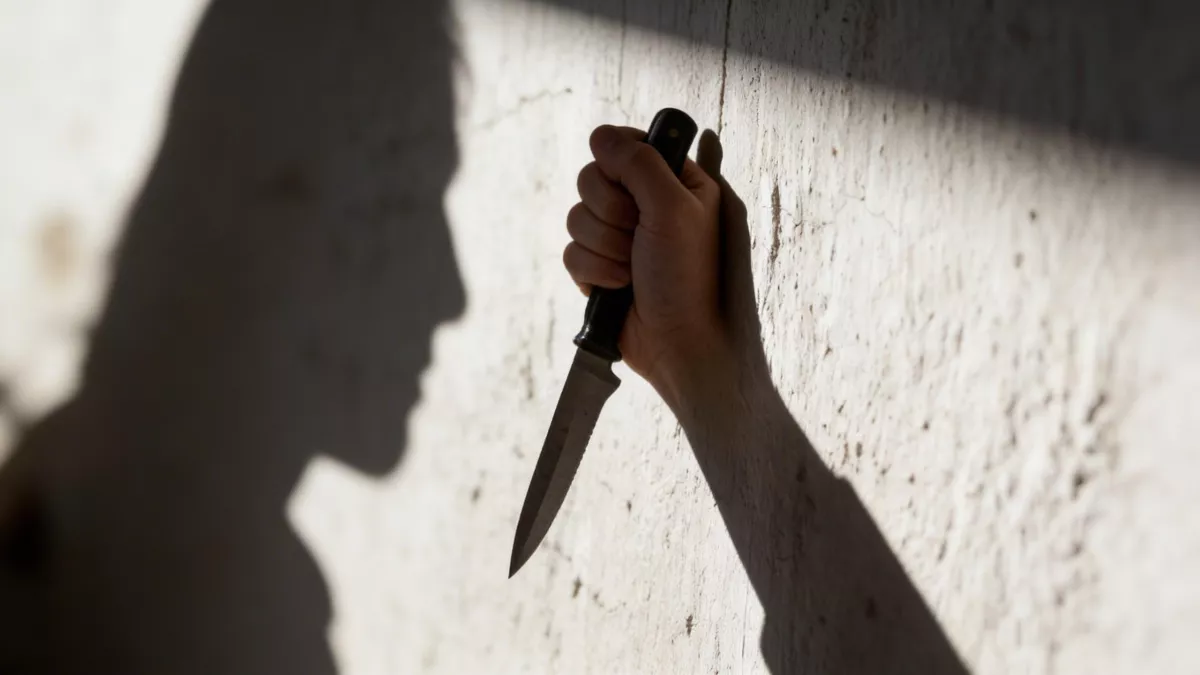 Задержанный за кражу нанес стажеру полиции несколько ножевых ранений