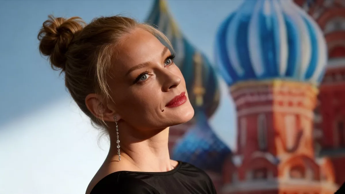 Платье Ходченковой предательски порвалось на премьере «Жемчуга» в Москве