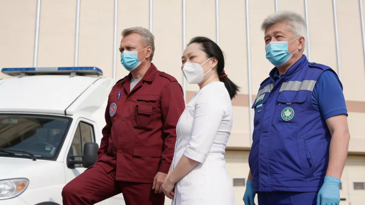 Володин потребовал вернуть врачам белые халаты вместо цветной униформы