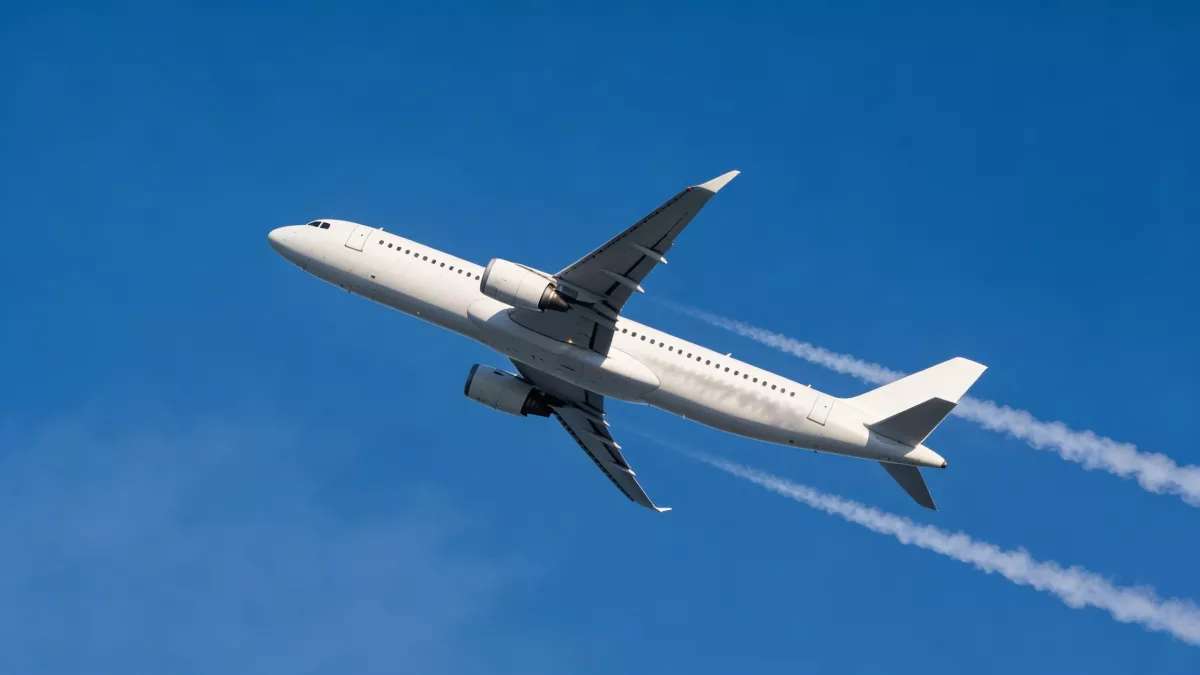 Superjet вырабатывает топливо над Пулково после экстренного разворота