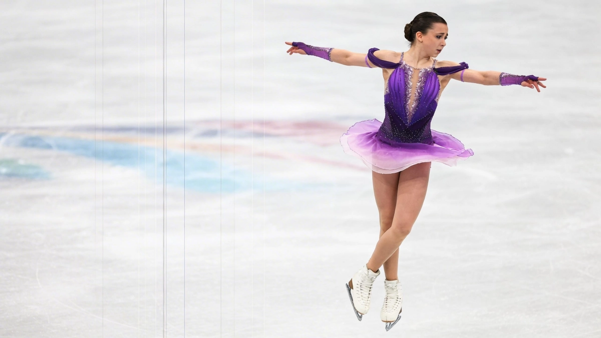 Валиева вернулась на лёд после дисквалификации и упала с четверного тулупа