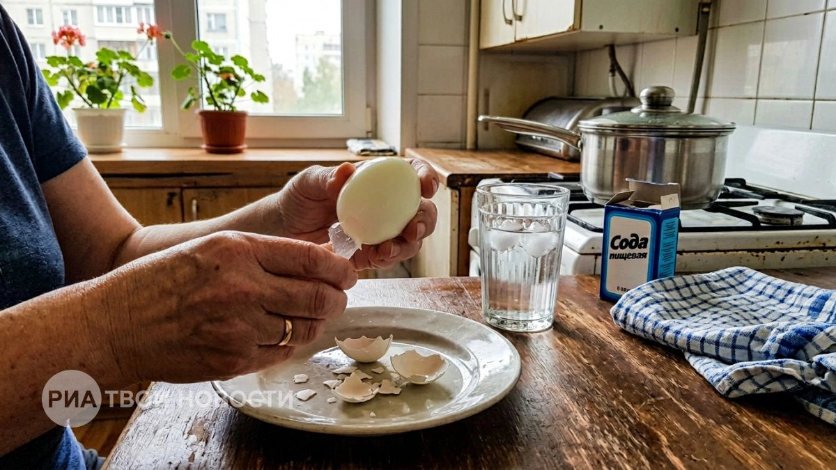 Скорлупа прилипает не из-за яиц — всё дело в одной ошибке при варке