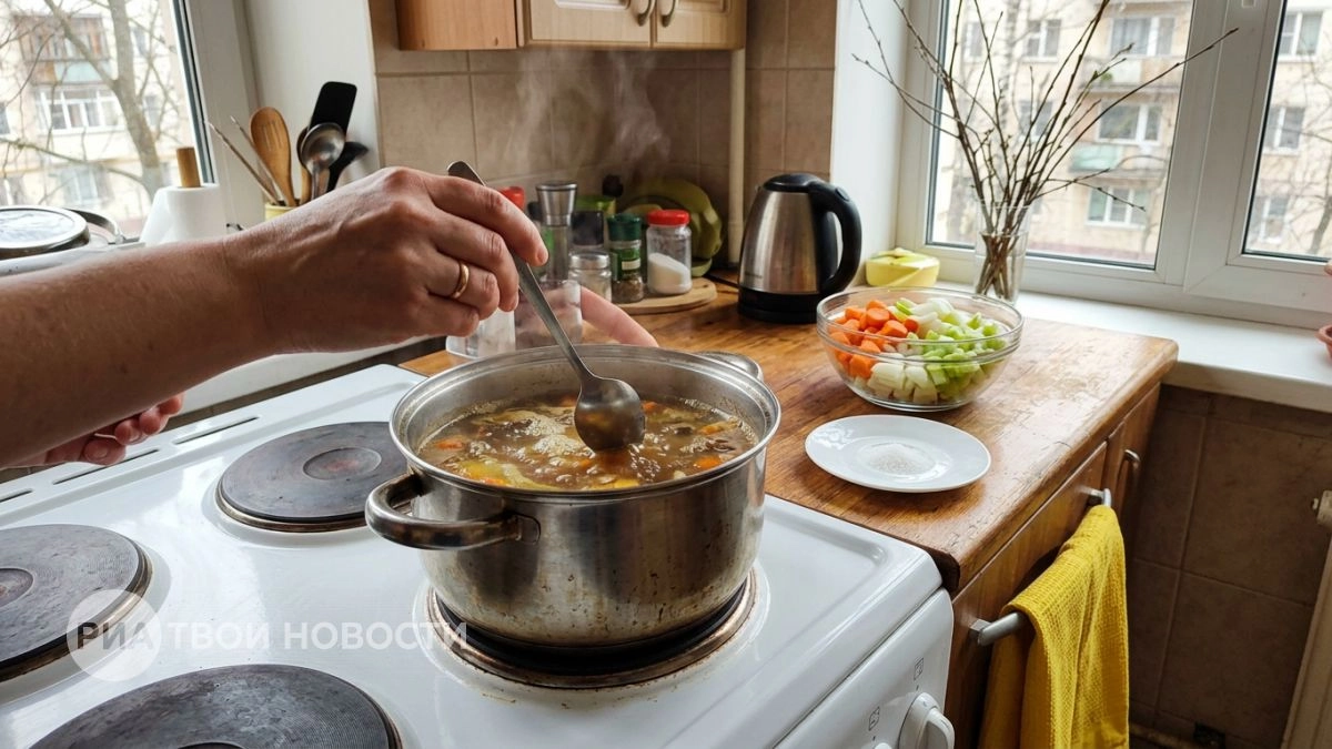 Опытные хозяйки кладут этот предмет в кастрюлю и мясо всегда выходит нежным