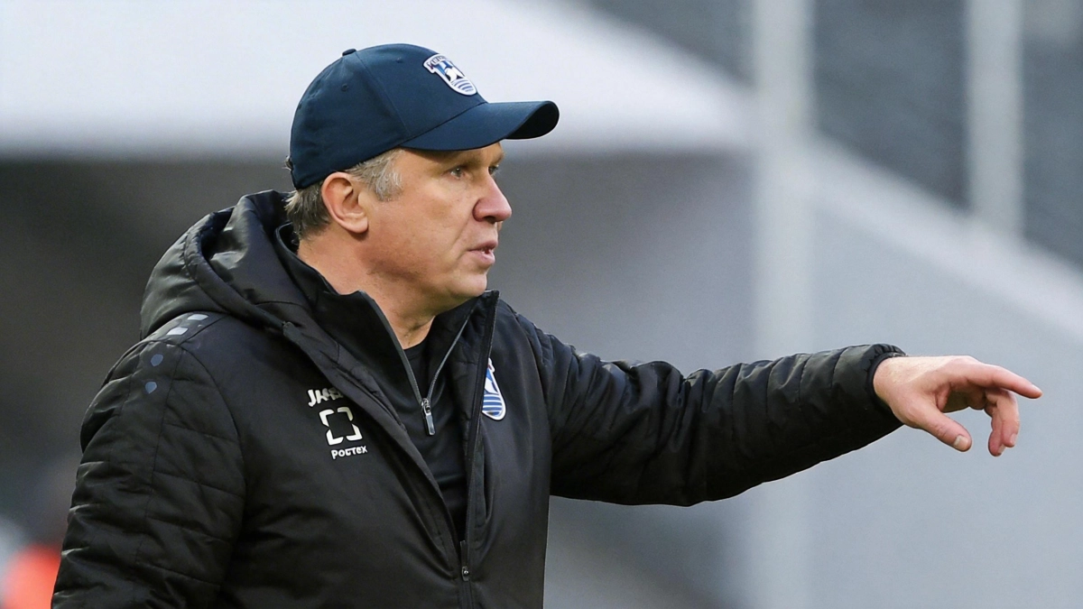 Слуцкий: поведение Талалаева в матче с ЦСКА было возмутительным, несмотря на уважение к нему