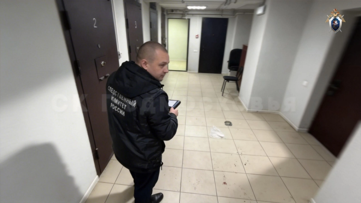 Подсудимый напал на конвоиров в суде и был застрелен в ноги