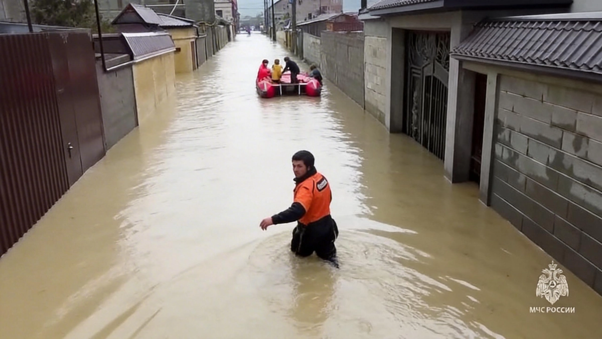 Дожди разрушили спортзал и столовую школы в дагестанском селе