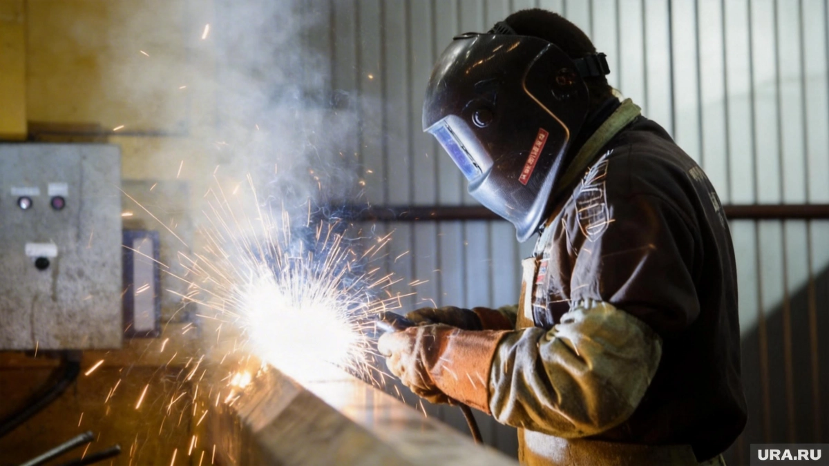 Дефицит рабочих в России толкает зарплаты вверх даже при замедлении экономики