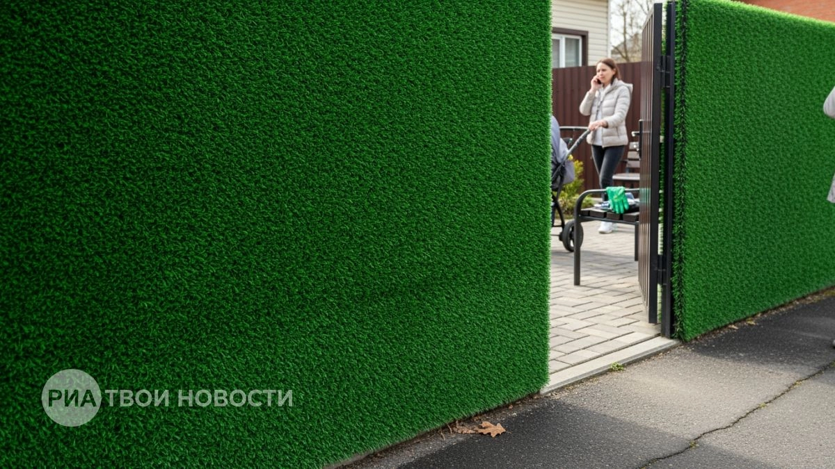 Забудьте про скучный профлист на участке: теперь владельцы домов выбирают эстетику и приватность в одном решении