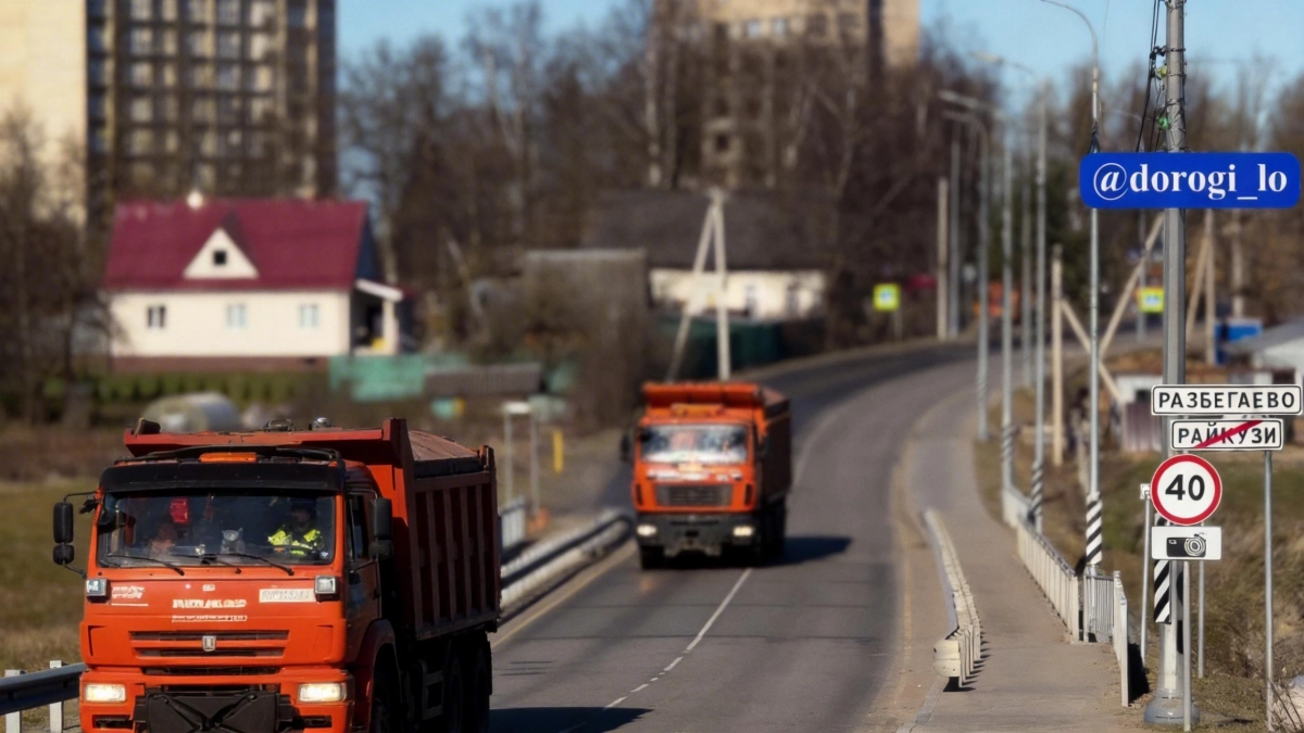В Ленобласти запустили цепочку техники для весенней уборки дорог