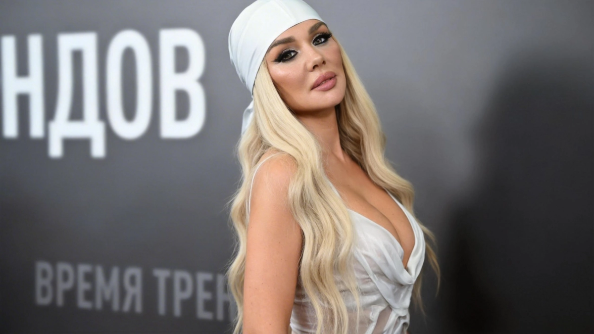 Седокова опубликовала архивные снимки для Playboy со съёмки 2019 года