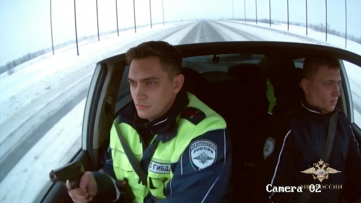 Полицейские открыли огонь по колёсам иномарки без номеров в Кузбассе