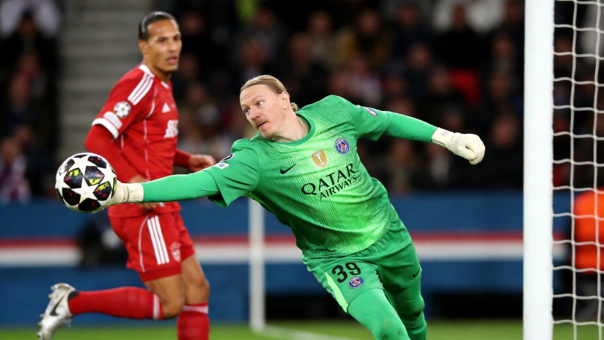 Сафонов сдержал «Ливерпуль», «Атлетико» воспользовался удалением в матче с «Барселоной»