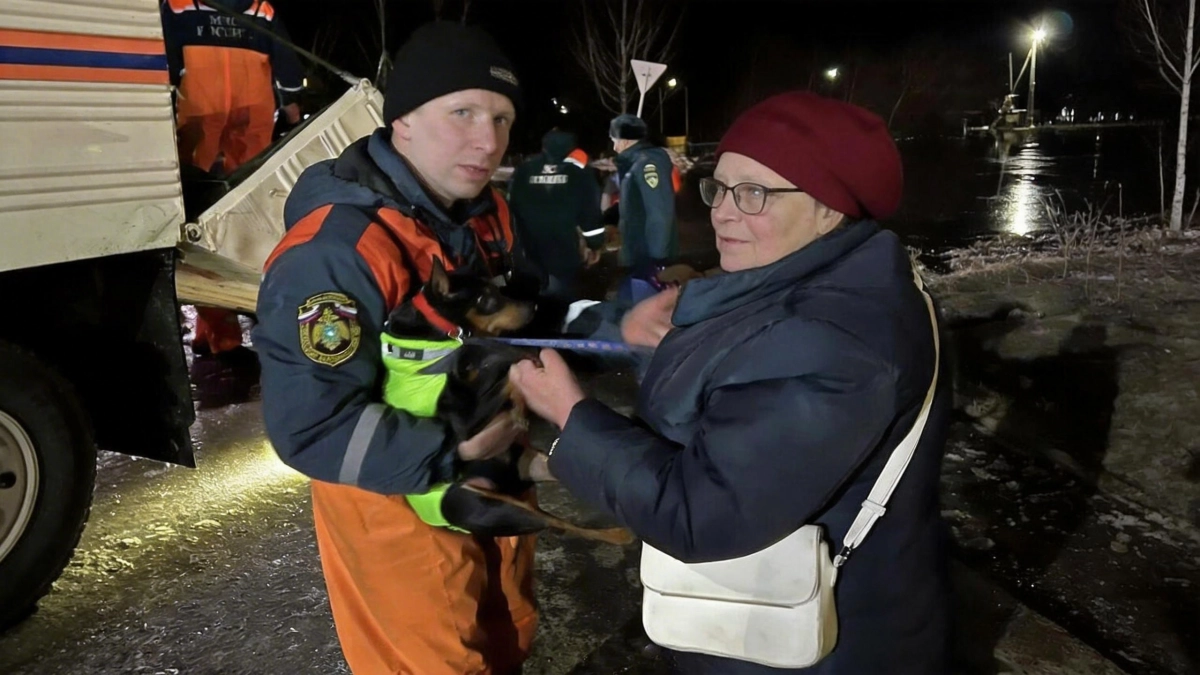 В Черной Речке затопило дома: на Томи взрывают лед для ликвидации затора