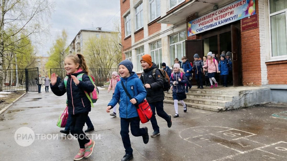 Родителям на заметку: летние каникулы официально продлили и сдвинули на новые даты в 2026 году