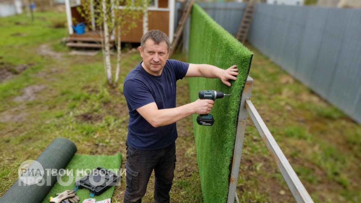 Хватит портить вид участка профлистом: попробуйте этот долговечный материал для создания уюта и тишины