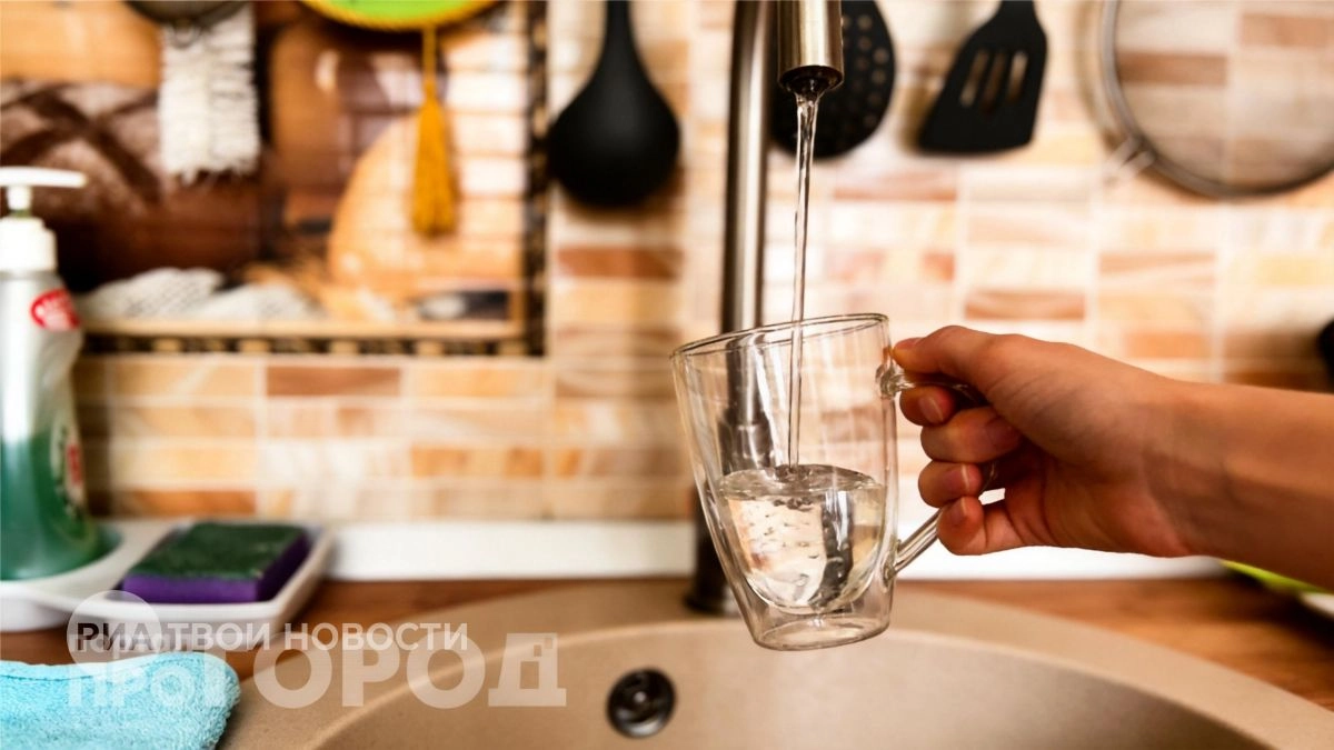 Выкиньте дорогую систему очистки: простая манипуляция с водой сделает её чище родниковой прямо на кухне