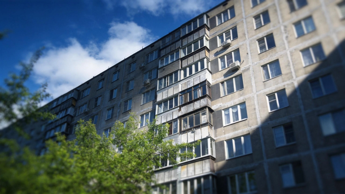 Четырёхлетний мальчик выпал с девятого этажа в Москве