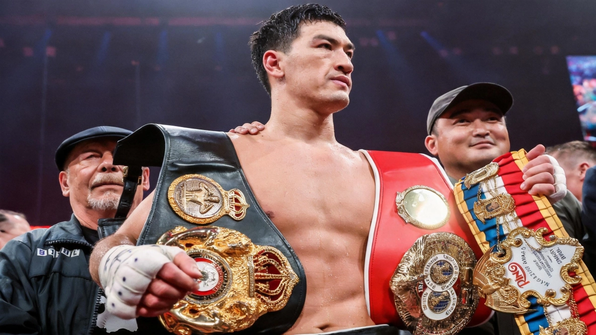 Бивол защитил титулы WBA и IBF после операции, победив нокдауном в первом раунде