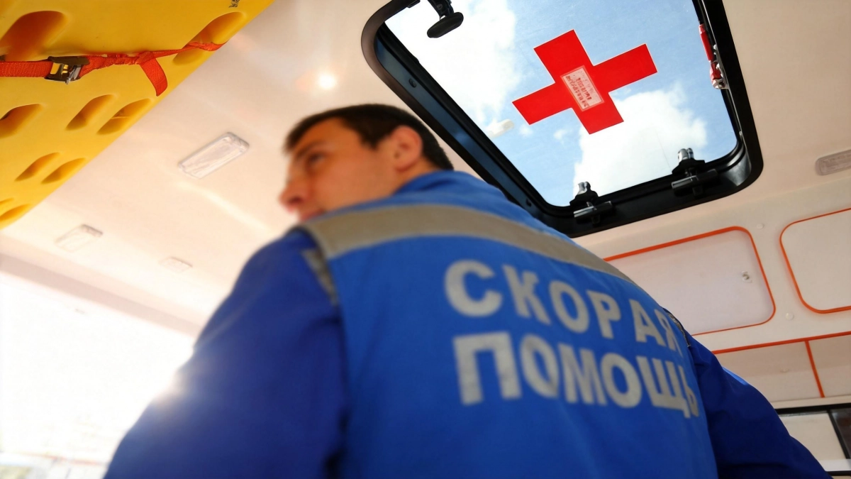 Школьника госпитализировали с ЕГЭ: детей час держали в очереди на улице