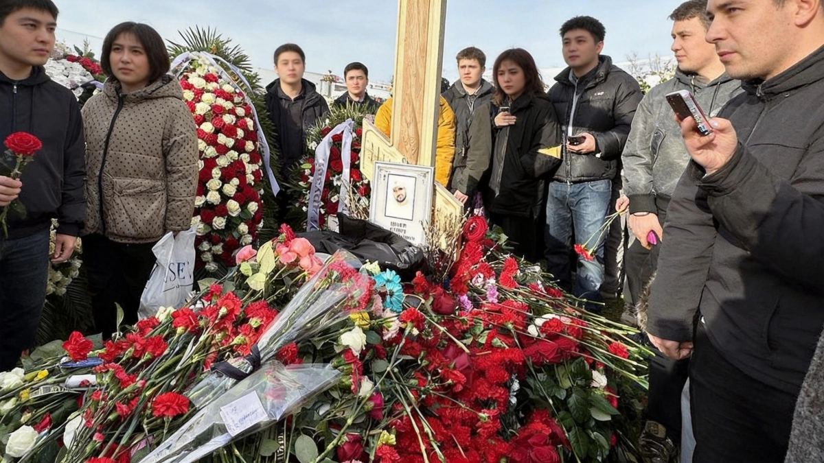 Бронзовый памятник установили на могиле рэпера Паши Техника