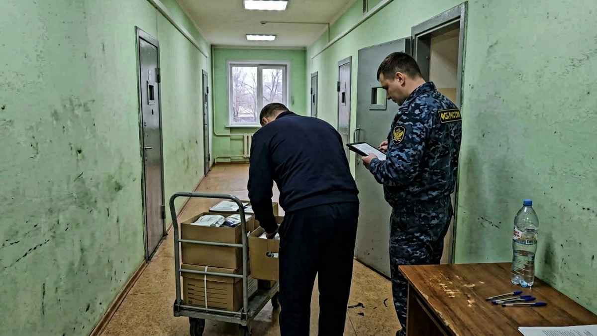 В Заинске мужчина избил девушку мусорным баком и напал на полицейских