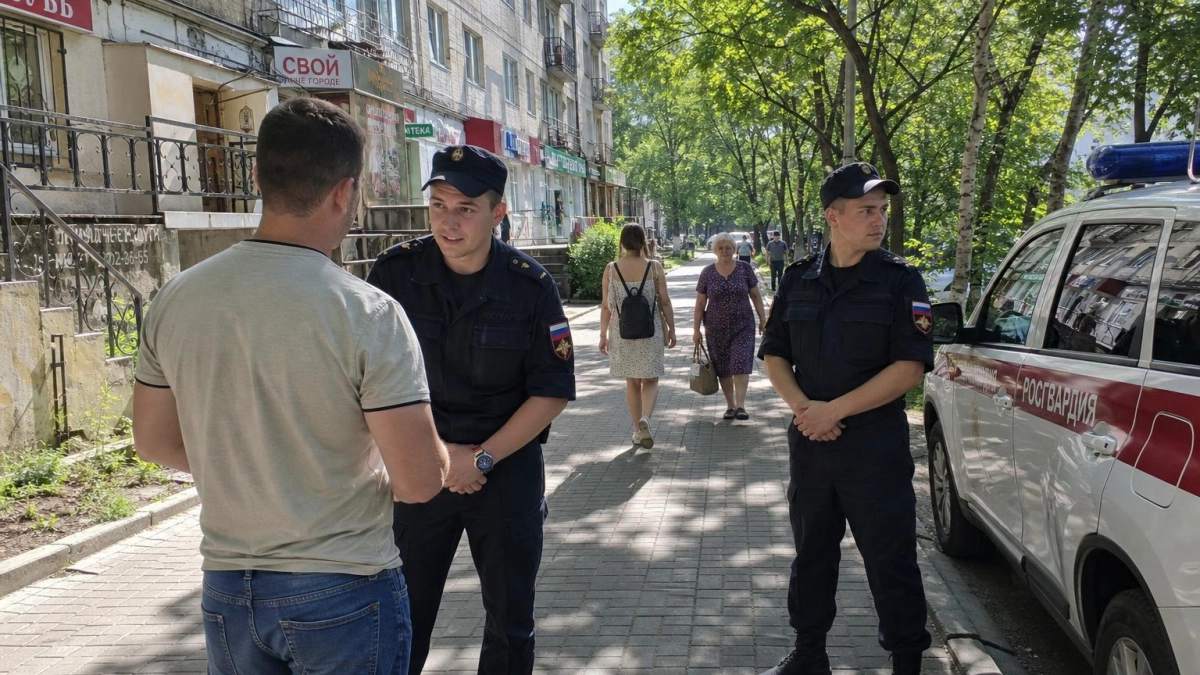 Выпускницу избили и ограбили по дороге на ЕГЭ во Владивостоке