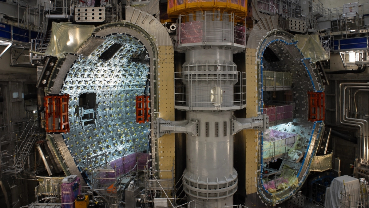 Россия завершила монтаж гиротронов для нагрева плазмы в реакторе ITER