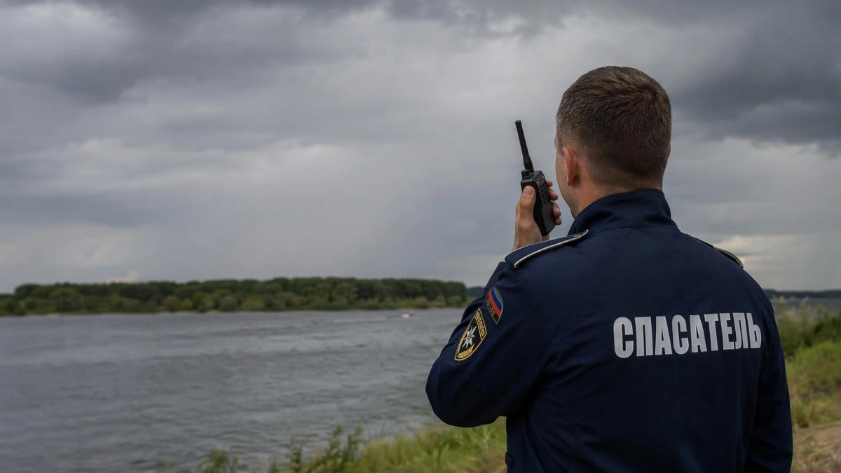 Молния ударила девушку в грудь на пляже Пироговского водохранилища