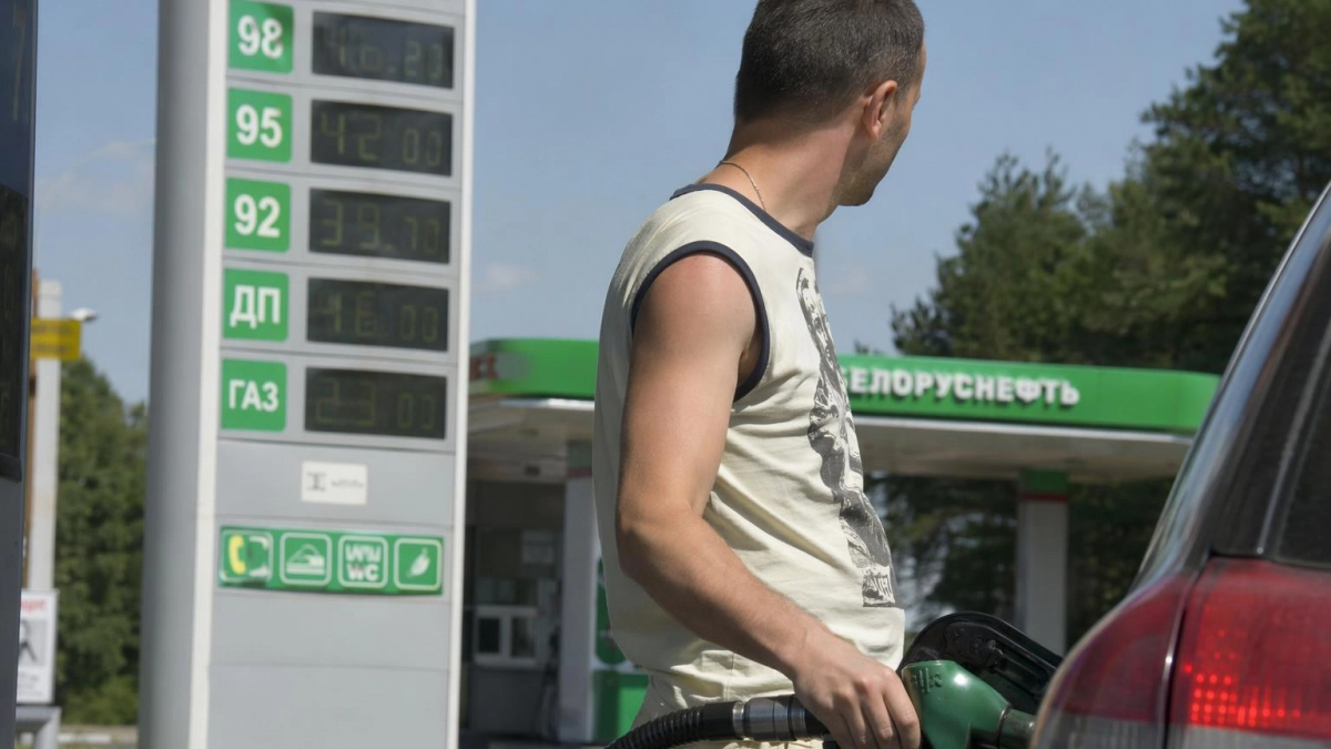 В Крыму создали чаты с бизнесом для контроля цен на топливо