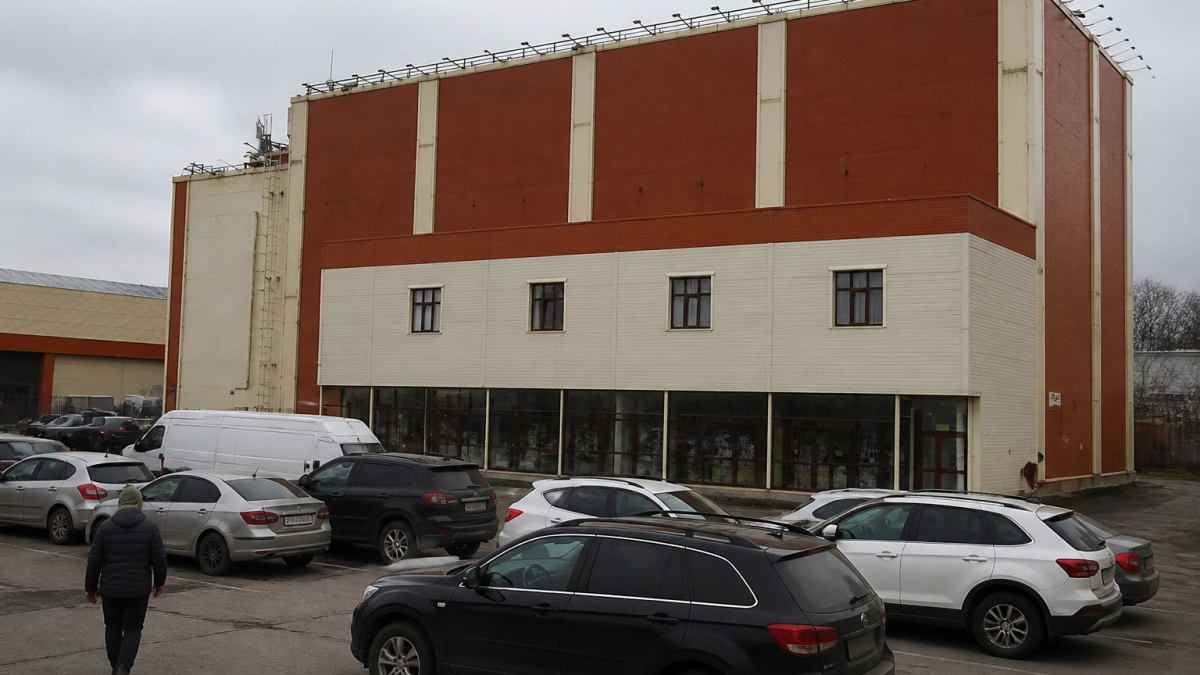 После падения обломков БПЛА в ТЦ «Садовод» зафиксировали незначительные повреждения