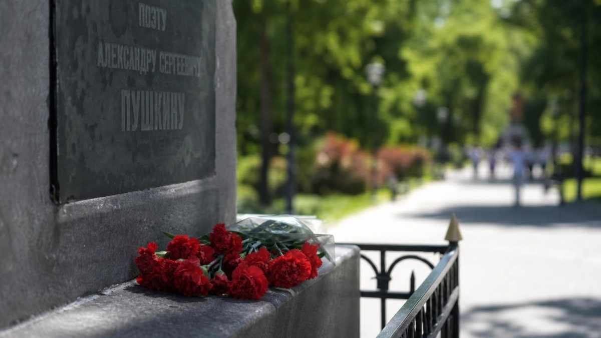 Причиной смерти Михаила Ножкина стала продолжительная болезнь, сообщили в семье