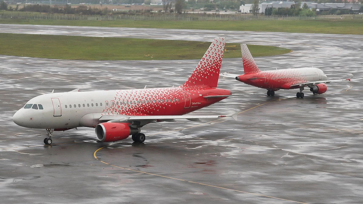 Два Superjet «России» за 35 минут отстранили от полетов в Шереметьево