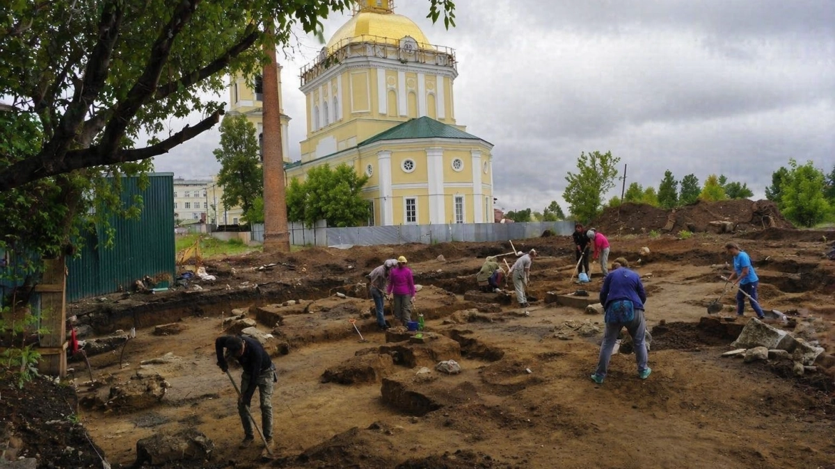 На Архиерейском кладбище в Перми нашли надгробия купеческой семьи Мартыновых