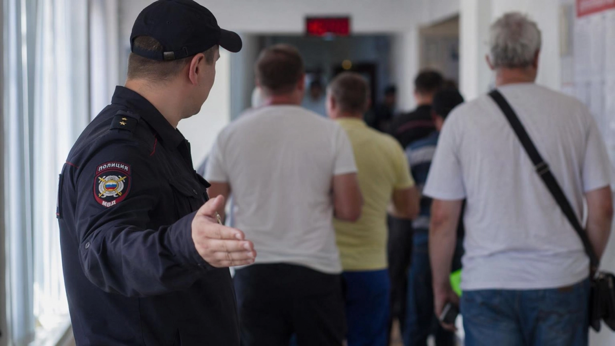 В Новосибирске посетитель скончался в отделе ГИБДД, СК начал проверку