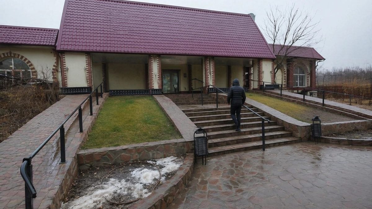 После еды из гастронома в Астрахани 15 человек попали в больницу