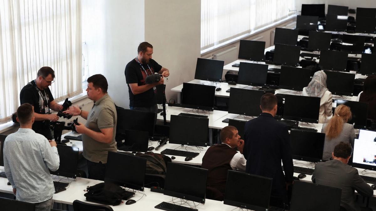 Единая Россия на съезде в Москве определит список кандидатов в Госдуму