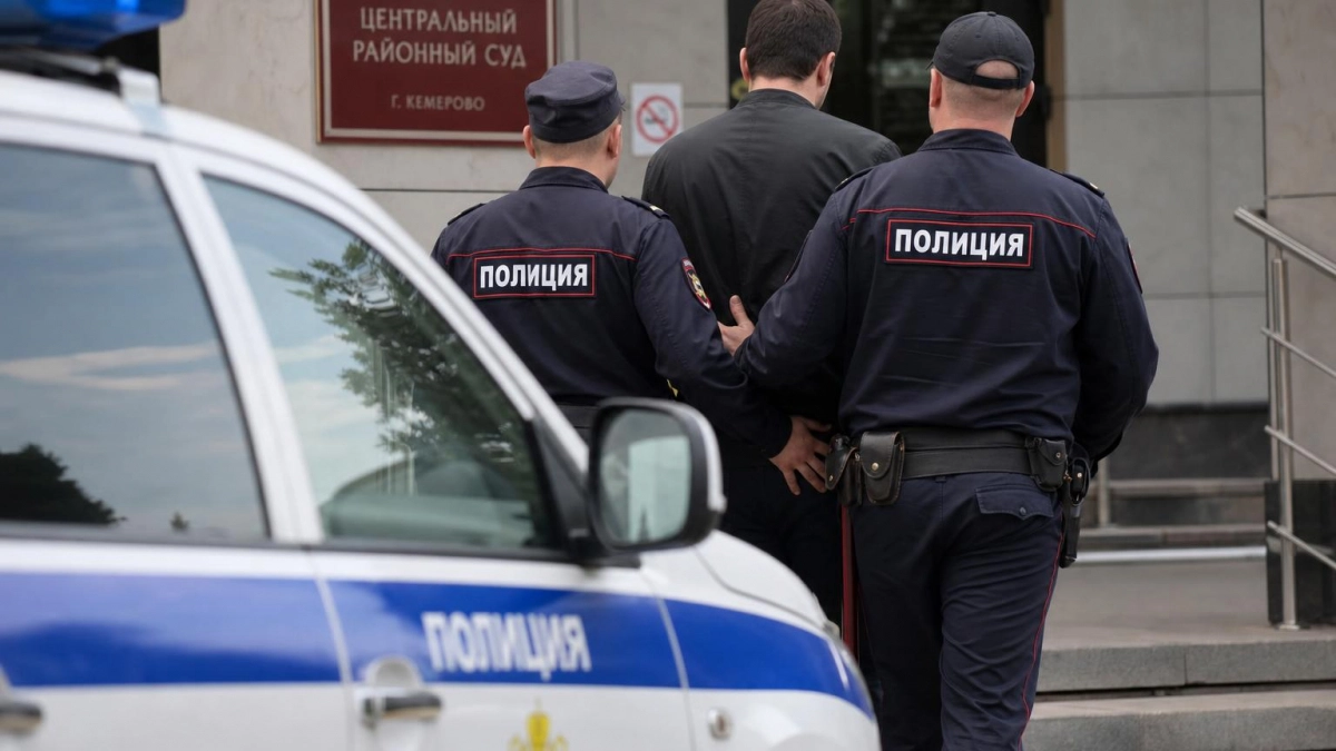 Шестерым сахалинцам добавили сроки за распространение идеологии запрещенной организации