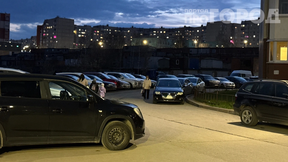 Верховный суд изменил правила парковки: за что теперь будут штрафовать автовладельцев в жилых дворах