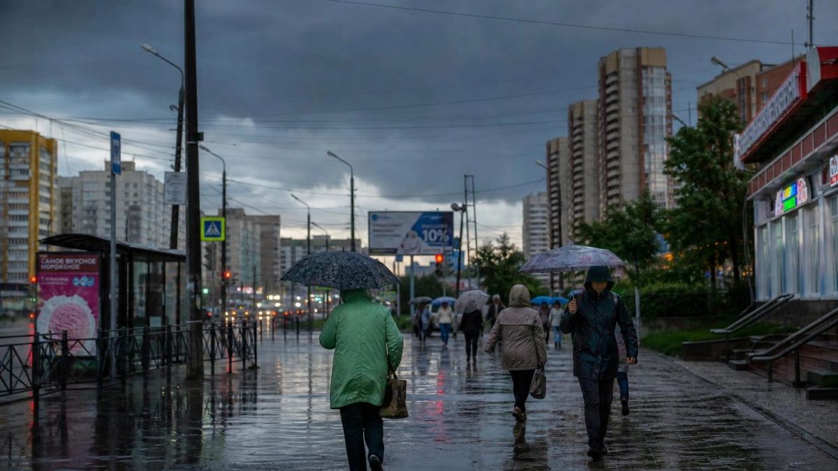 Желтый уровень опасности объявили в Москве и Подмосковье из-за грозы до вечера