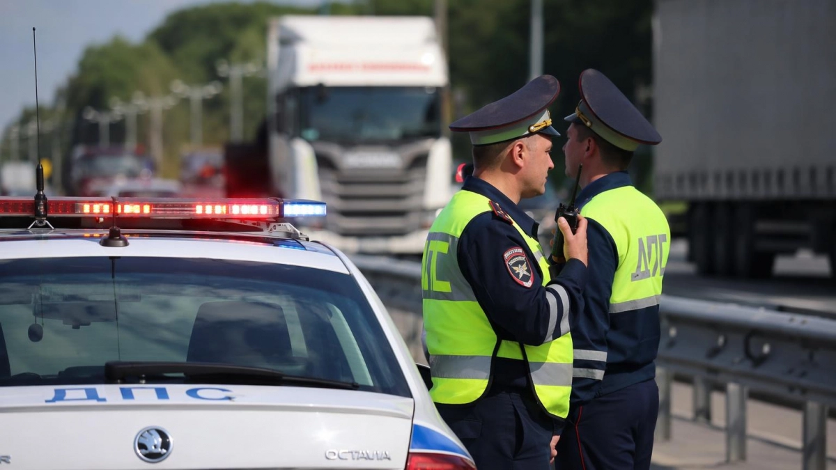 В Новой Москве после столкновения BMW и грузовика загорелись машины, двое погибли