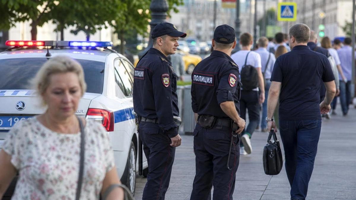Петербурженка ранила юношу маникюрными ножницами после попытки вернуть ей сумку