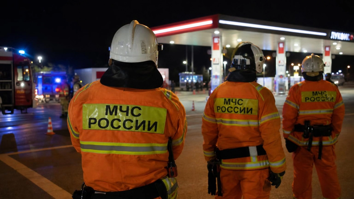 МВД показало кадры сгоревшей АЗС и не менее 20 машин в Ростове-на-Дону