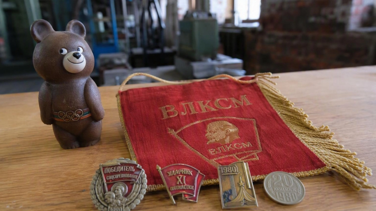 На заводе в Брянске нашли тайник 1980-х со значком олимпийского мишки