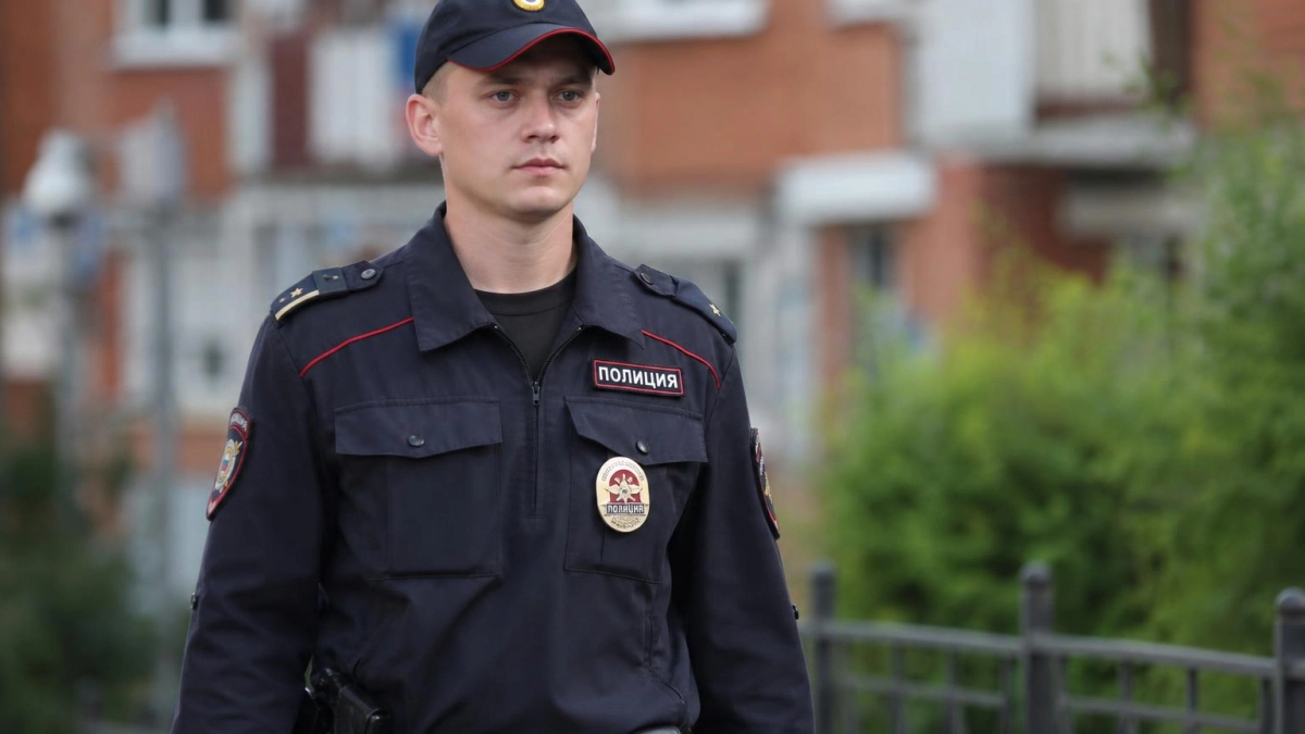 В Южно-Сахалинске ищут напавшего на девочку мужчину — инцидент сняли камеры