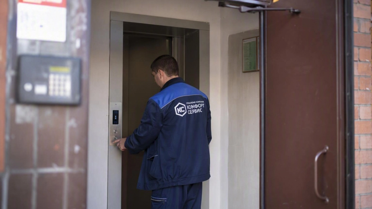 В Махачкале сорвавшийся лифт оказался перегружен: в кабине было девять человек