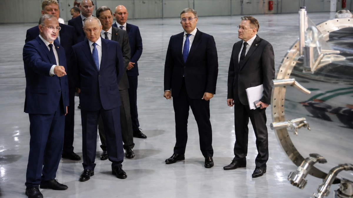 Путин осмотрел СКИФ под Новосибирском, готовящийся к запуску после завершения строительства