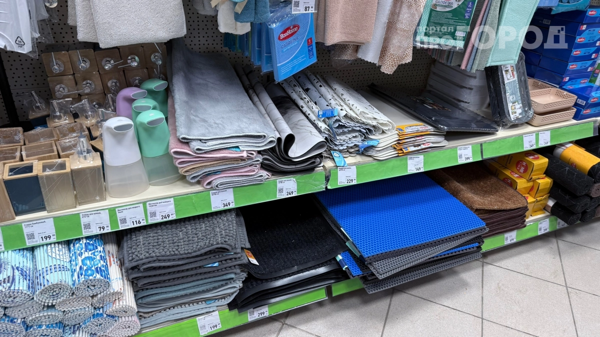 Зачем я скупаю резиновые коврики в Fix Price пачками: показываю 7 способов навести порядок на даче за копейки